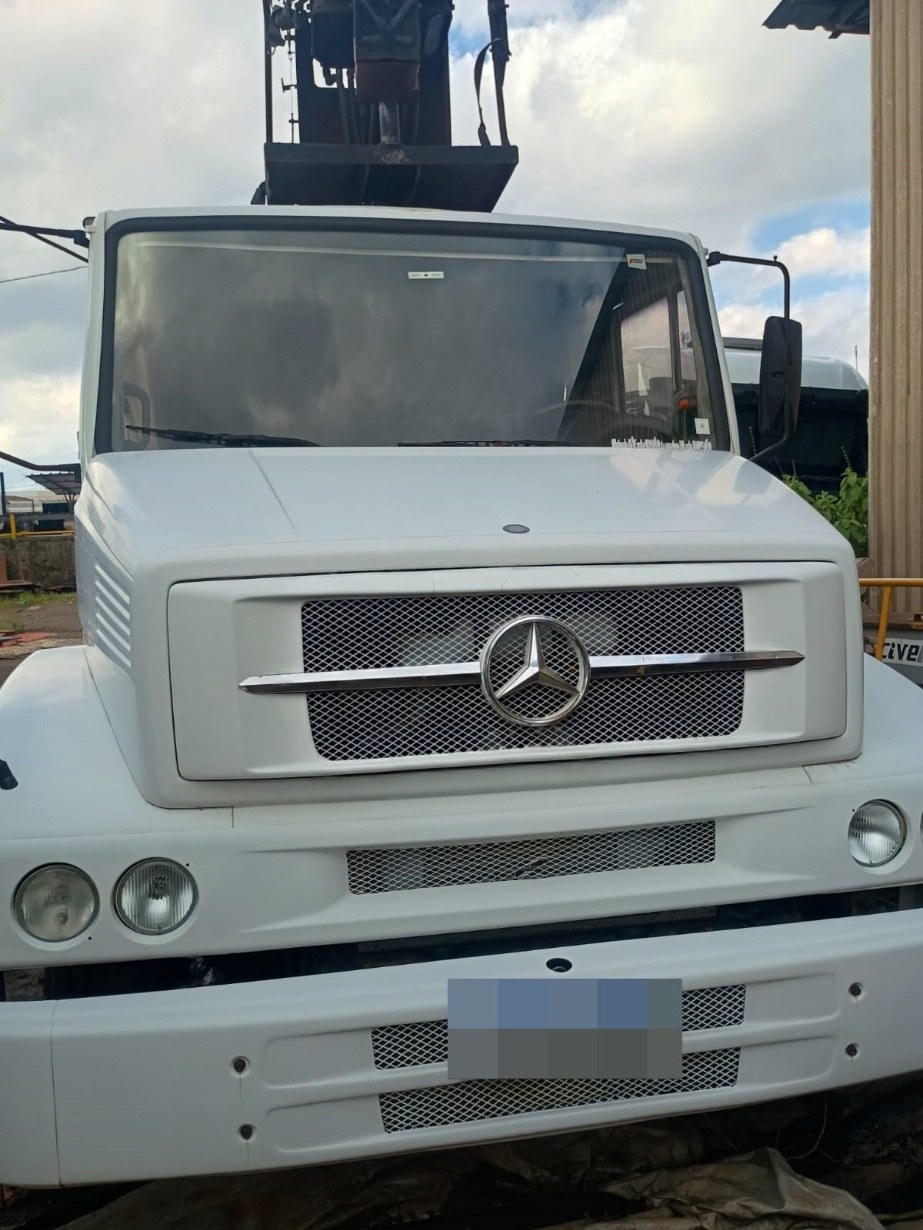 Caminhão Mercedes Benz L1620 ano 2003