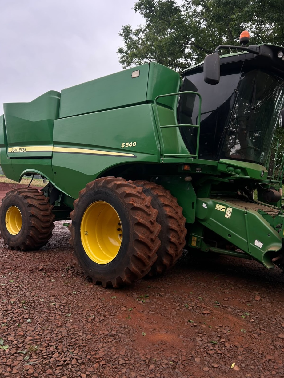 Colheitadeira John Deere S540 ano 2014