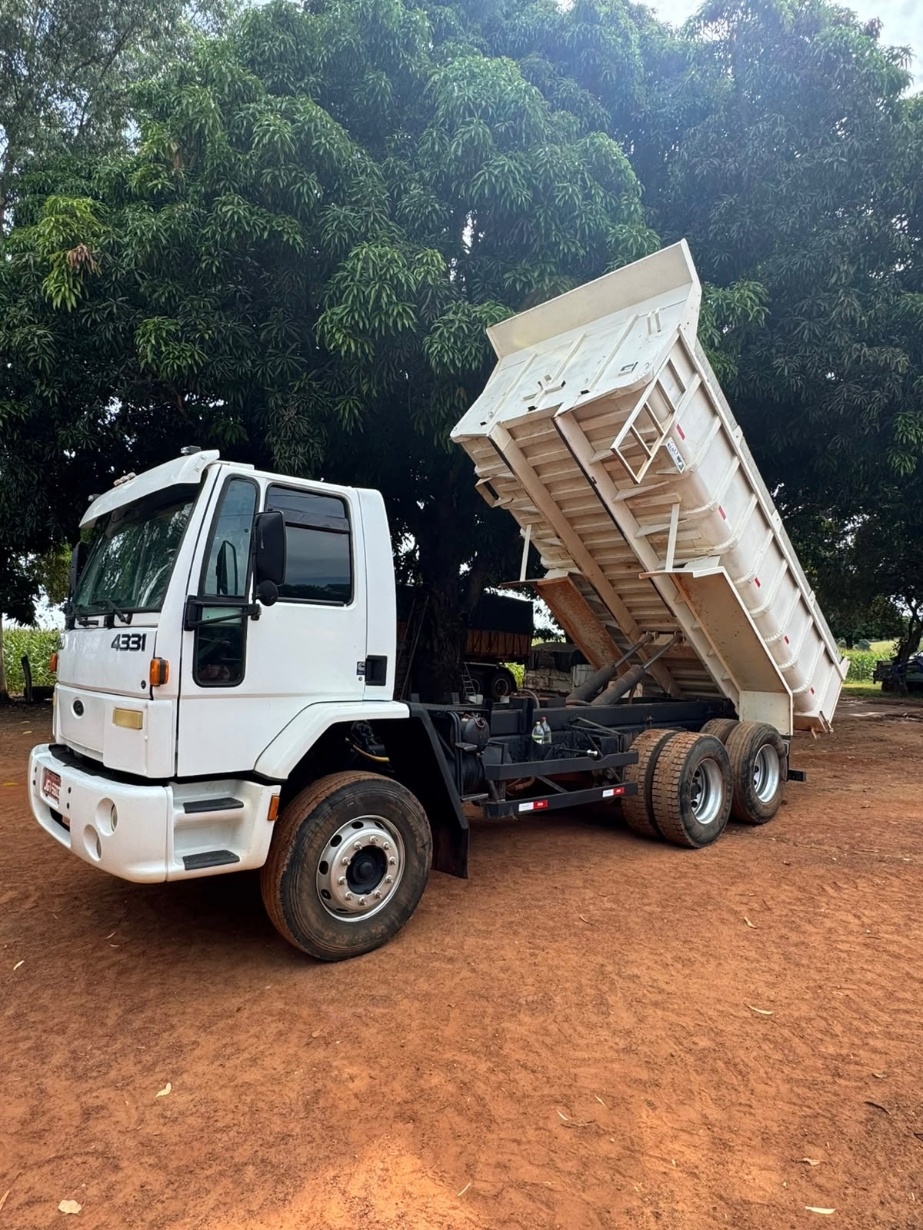 Caminhão Ford CARGO 4331 ano 2005