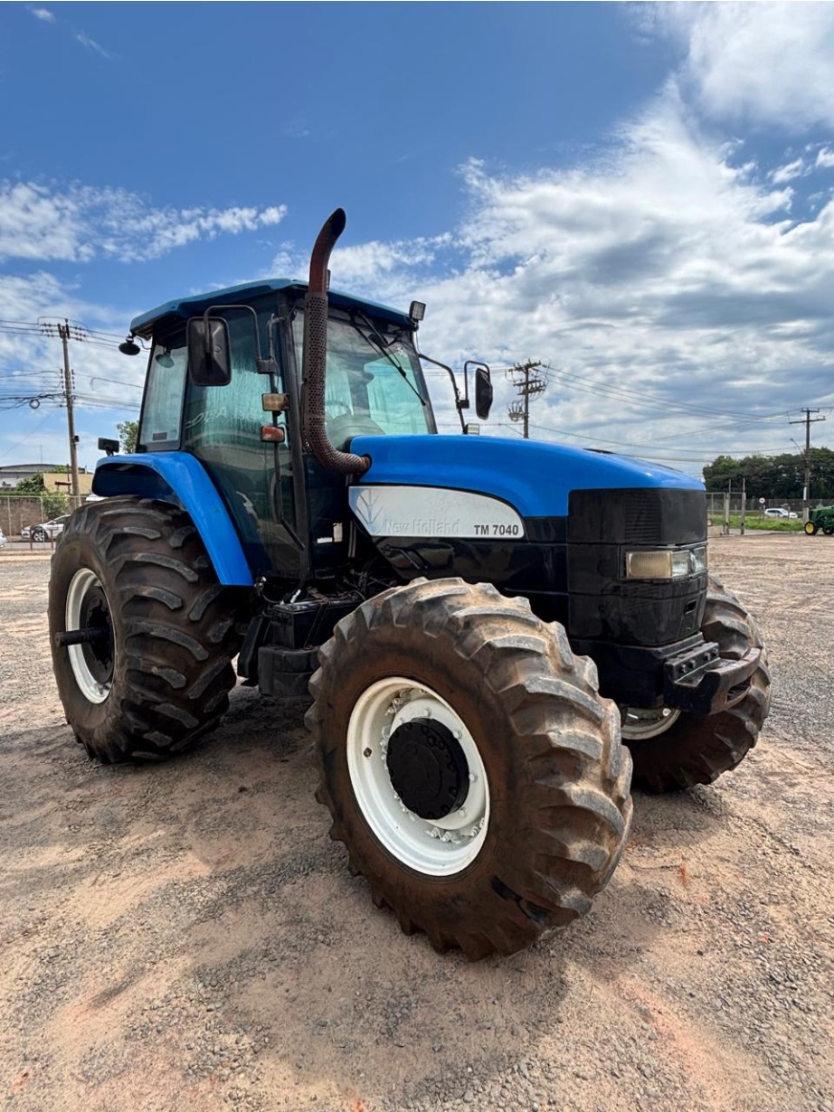 Trator New Holland TM 7040 ano 2012
