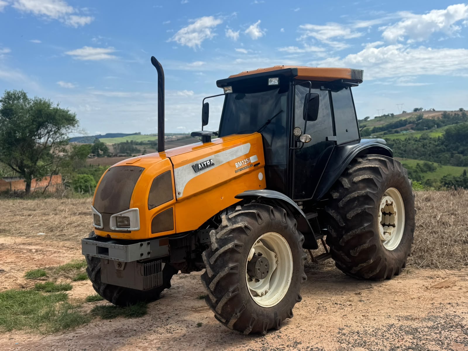 Trator Valtra BM125i ano 2013