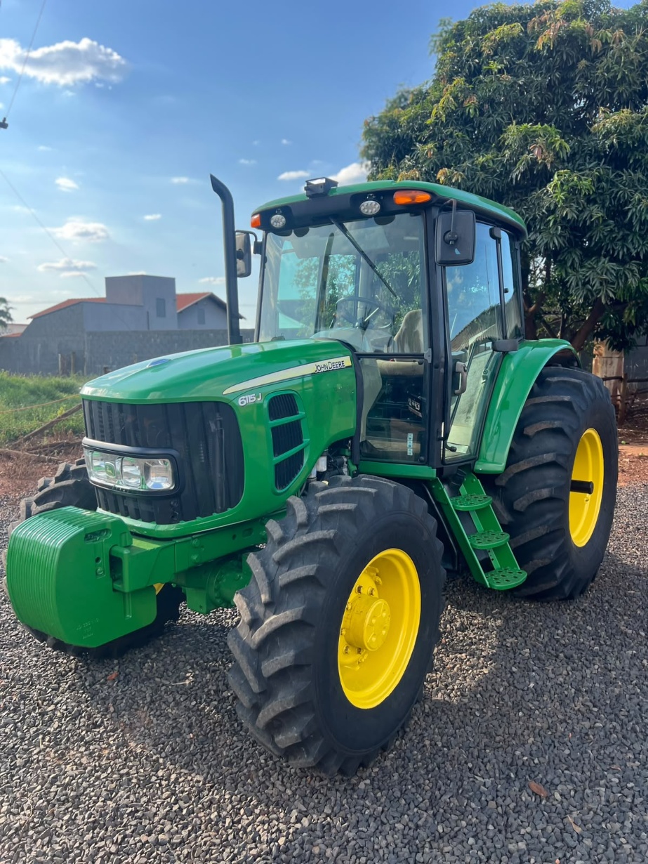 Trator John Deere 6115J ano 2020