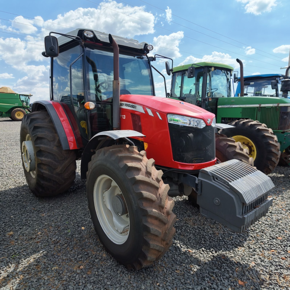 Trator Massey Ferguson MF 6713 ano 2020