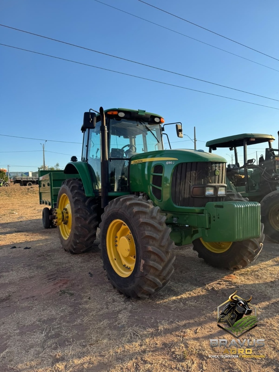 Trator John Deere 6180J ano 2016