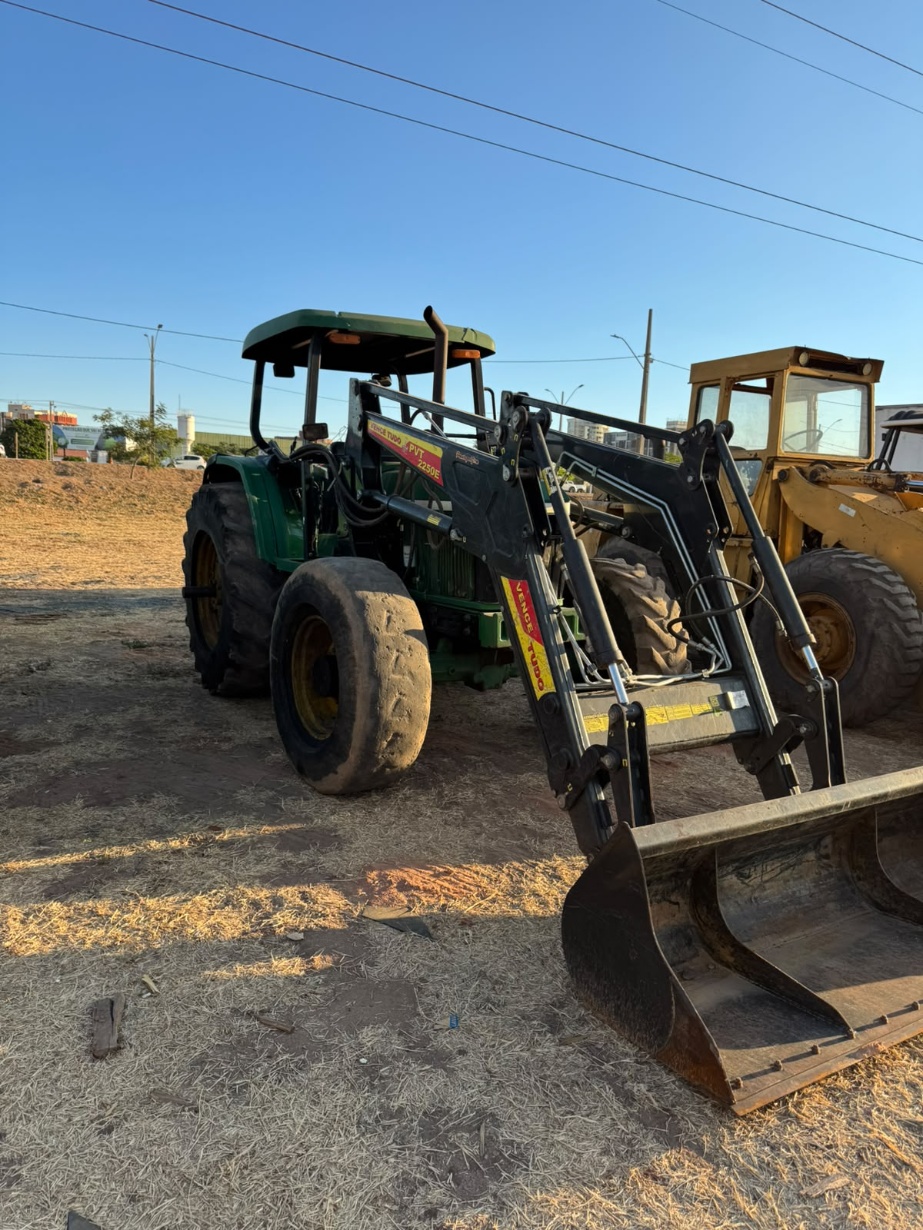 Trator John Deere 6405