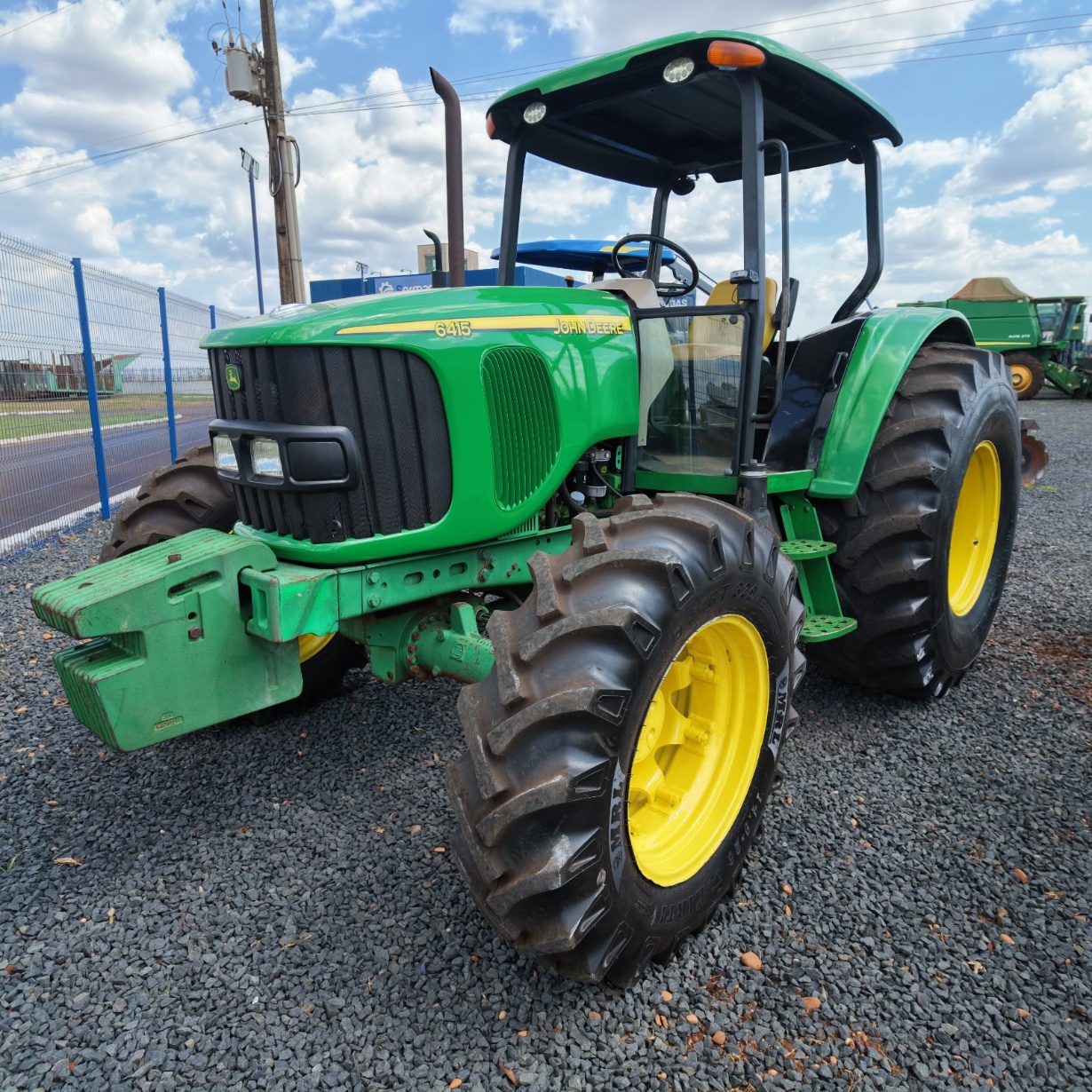Trator John Deere 6415 ano 2008