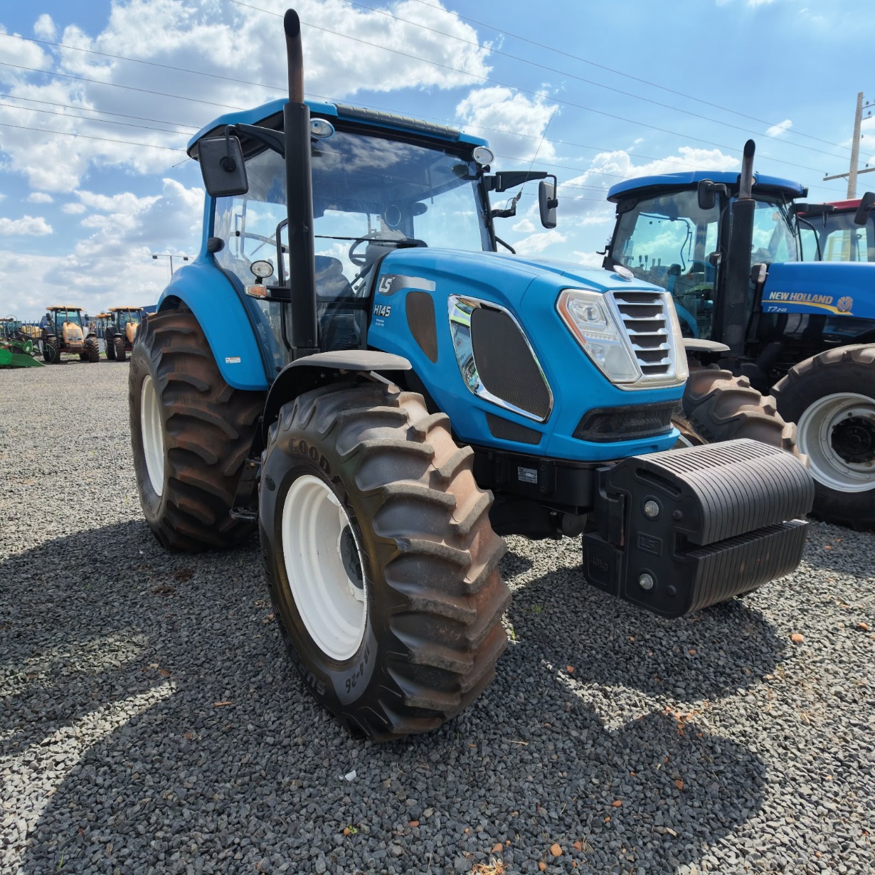 Trator LS Tractor H145 CABINE ano 2021