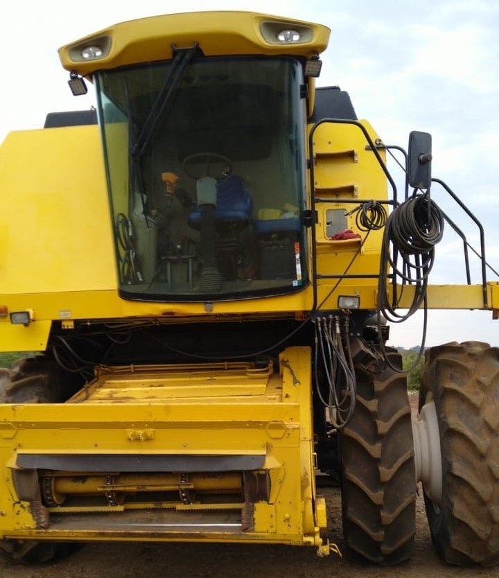 Colheitadeira New Holland TC 5090   ano 2009