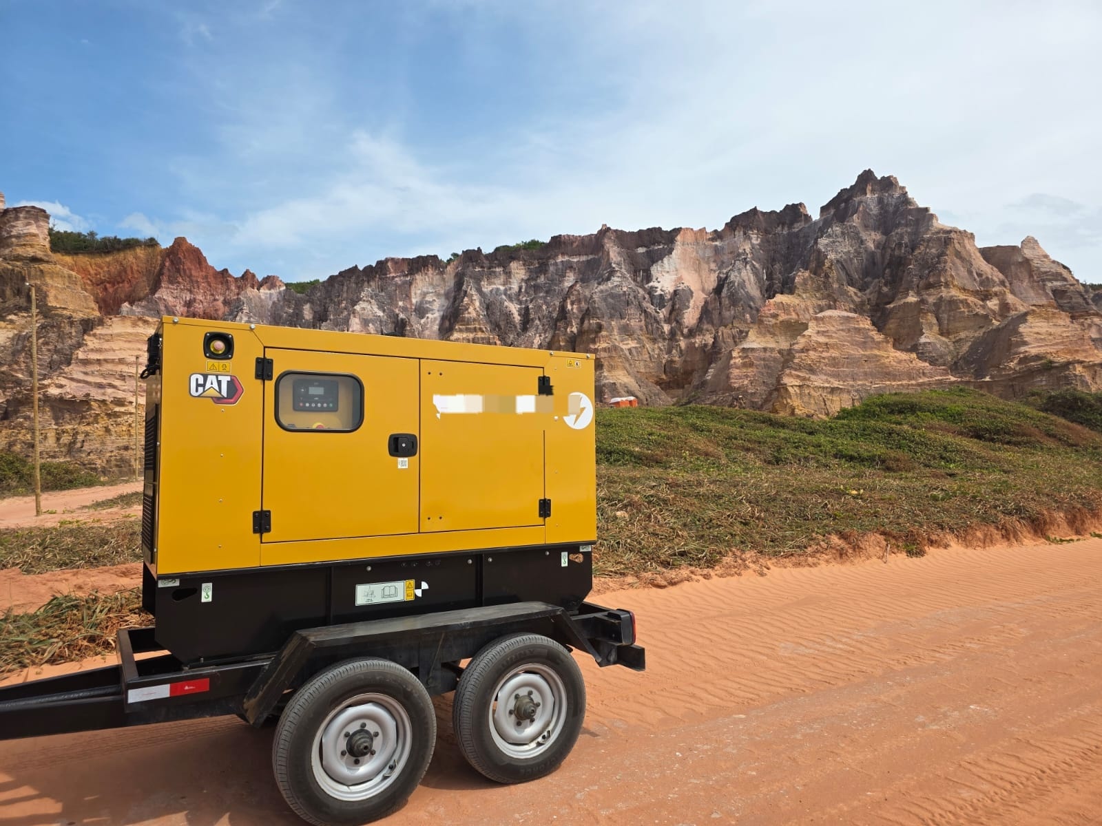 Gerador de Energia Caterpillar 75 kVA ano 2025