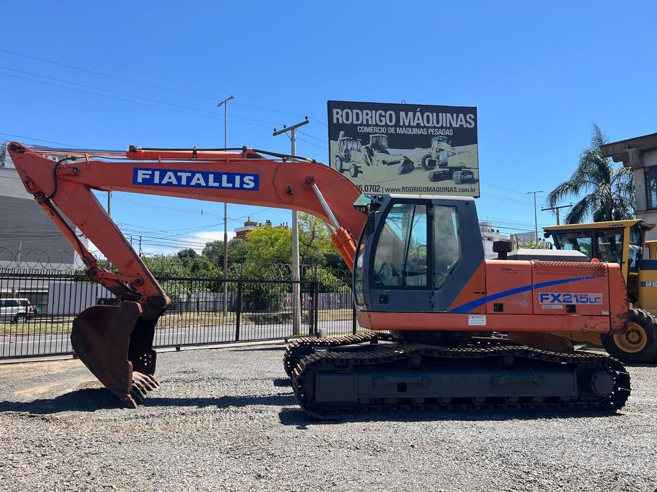 Escavadeira Fiatallis FX 215 ano 2005