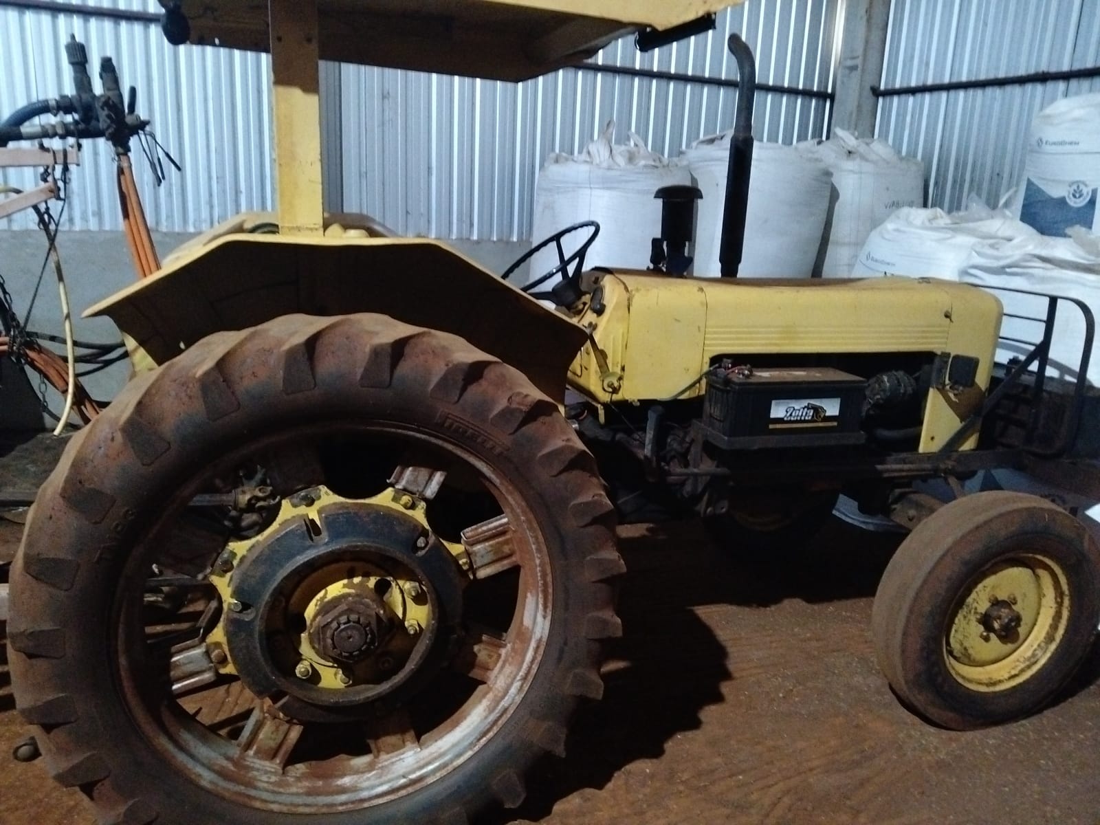 Trator Valmet 85 ID ano 1986
