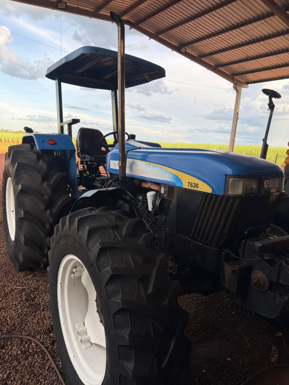 Trator New Holland 7630 ano 2013