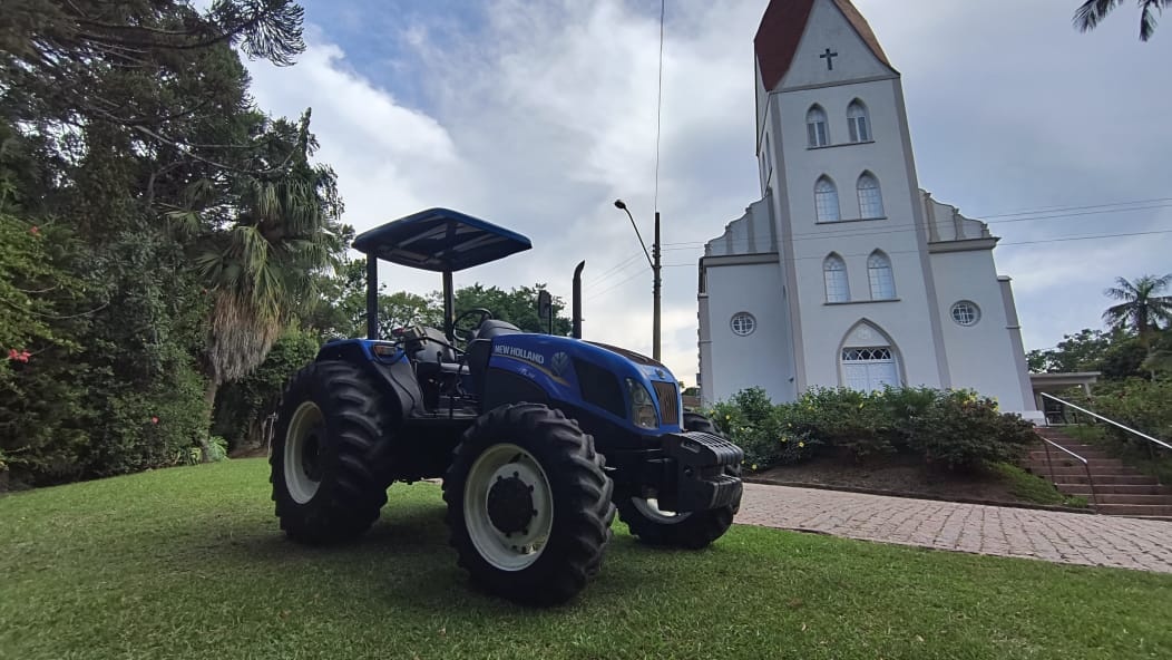 Trator New Holland TL 75 ano 2013