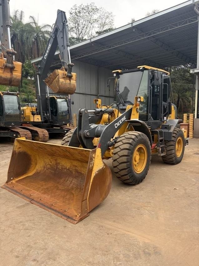 Pá Carregadeira John Deere 444G ano 2024