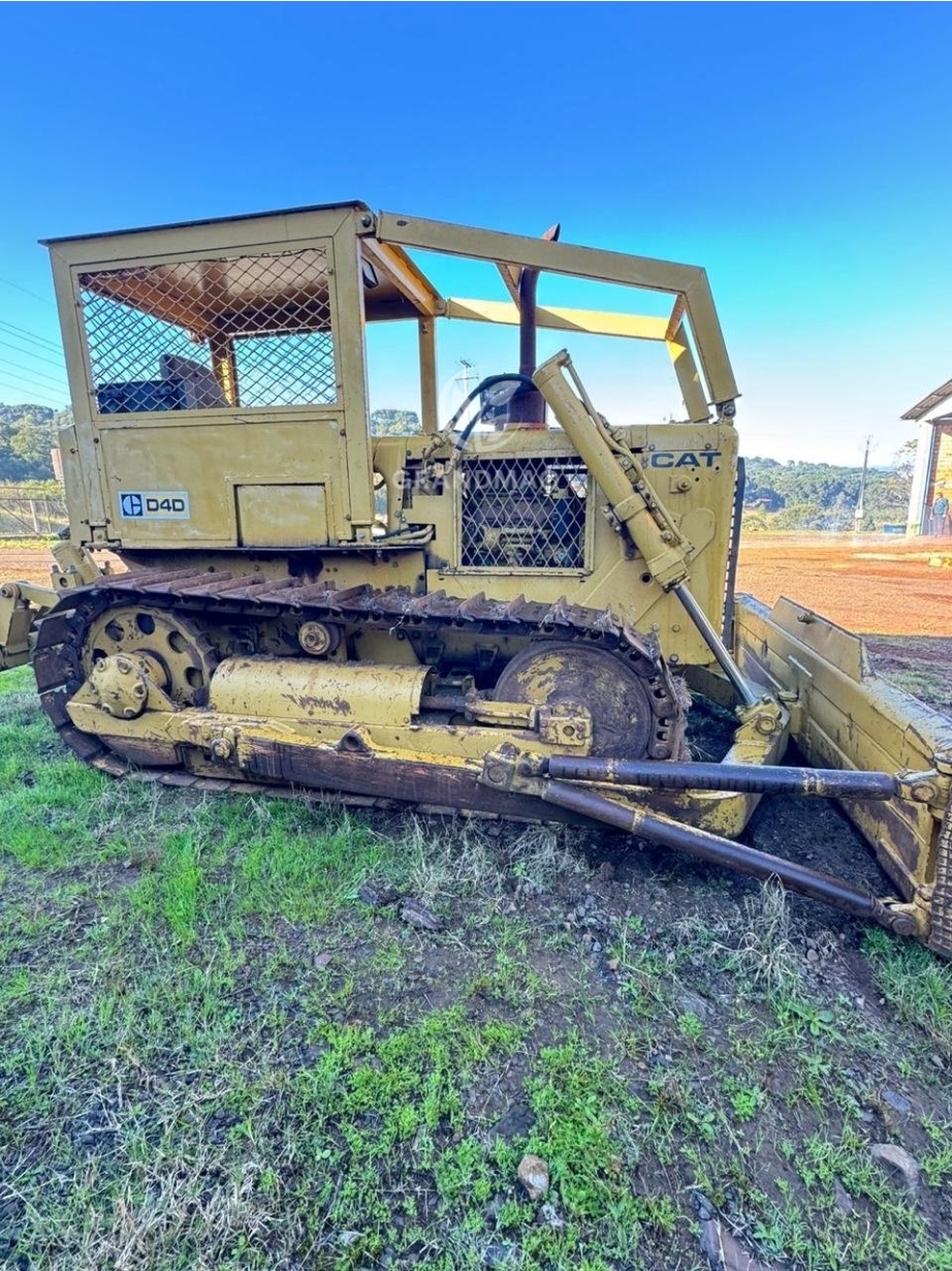 Trator de Esteira Caterpillar D4 ano 1979
