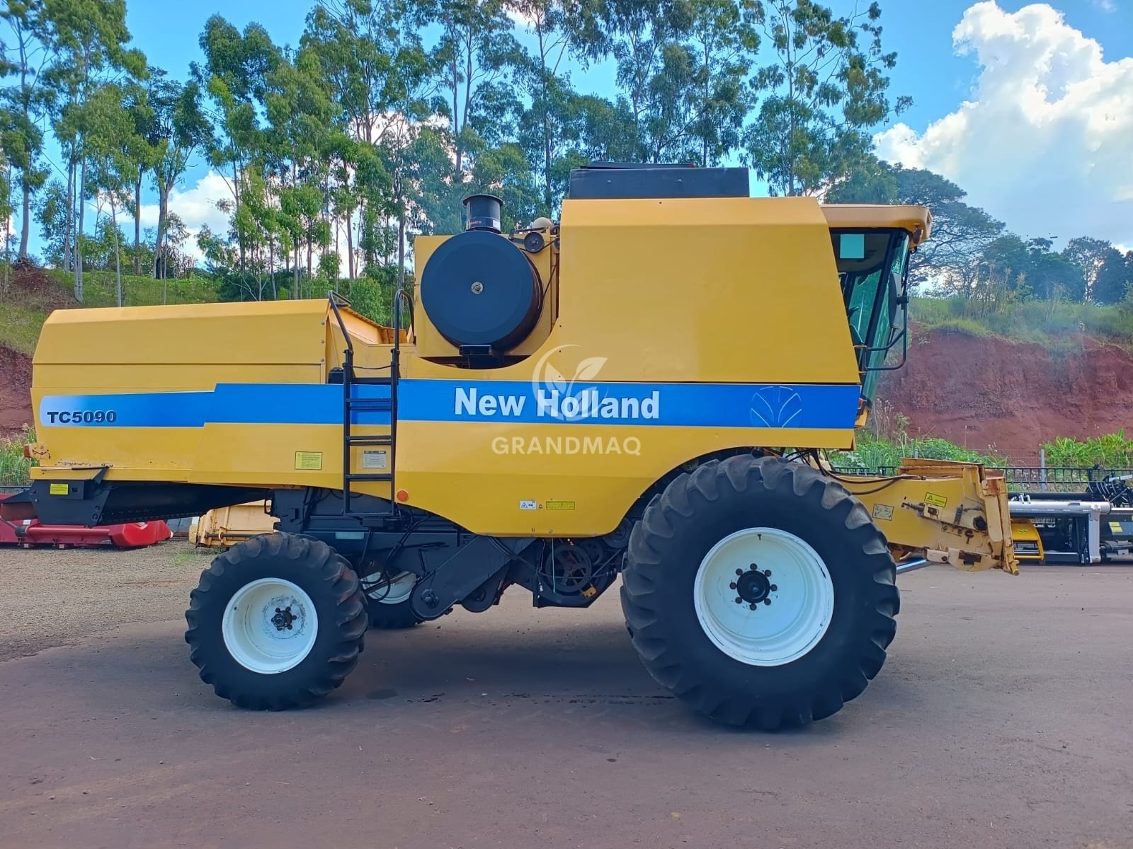 Colheitadeira New Holland TC 5090   ano 2007
