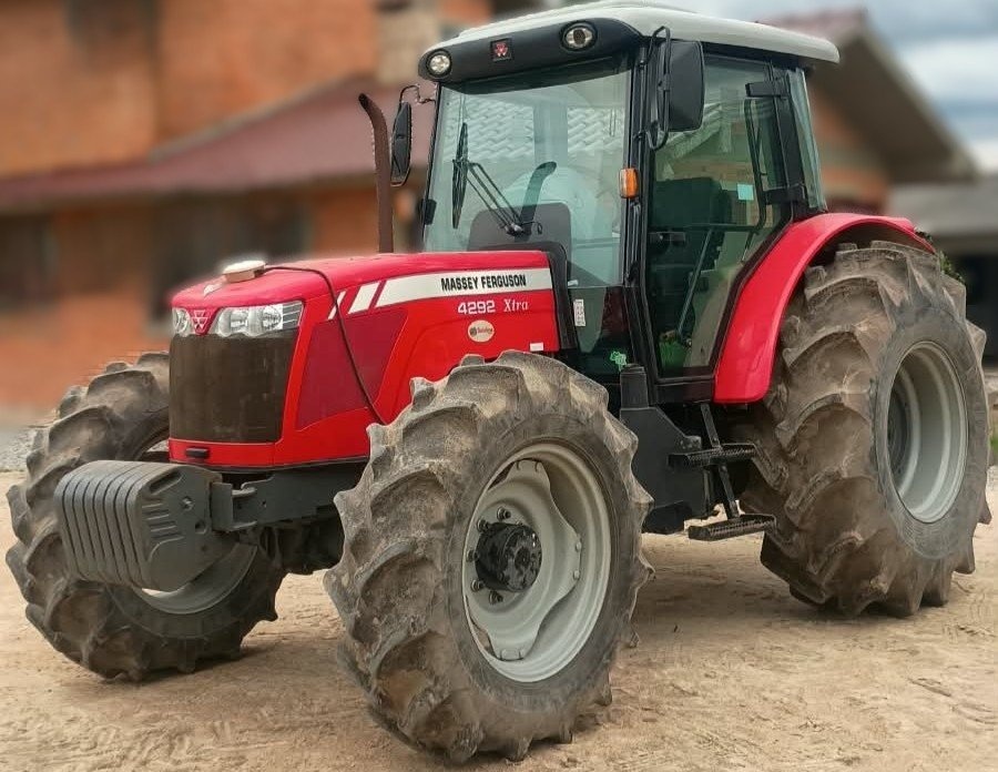 Trator Massey Ferguson MF 4292 ano 2017