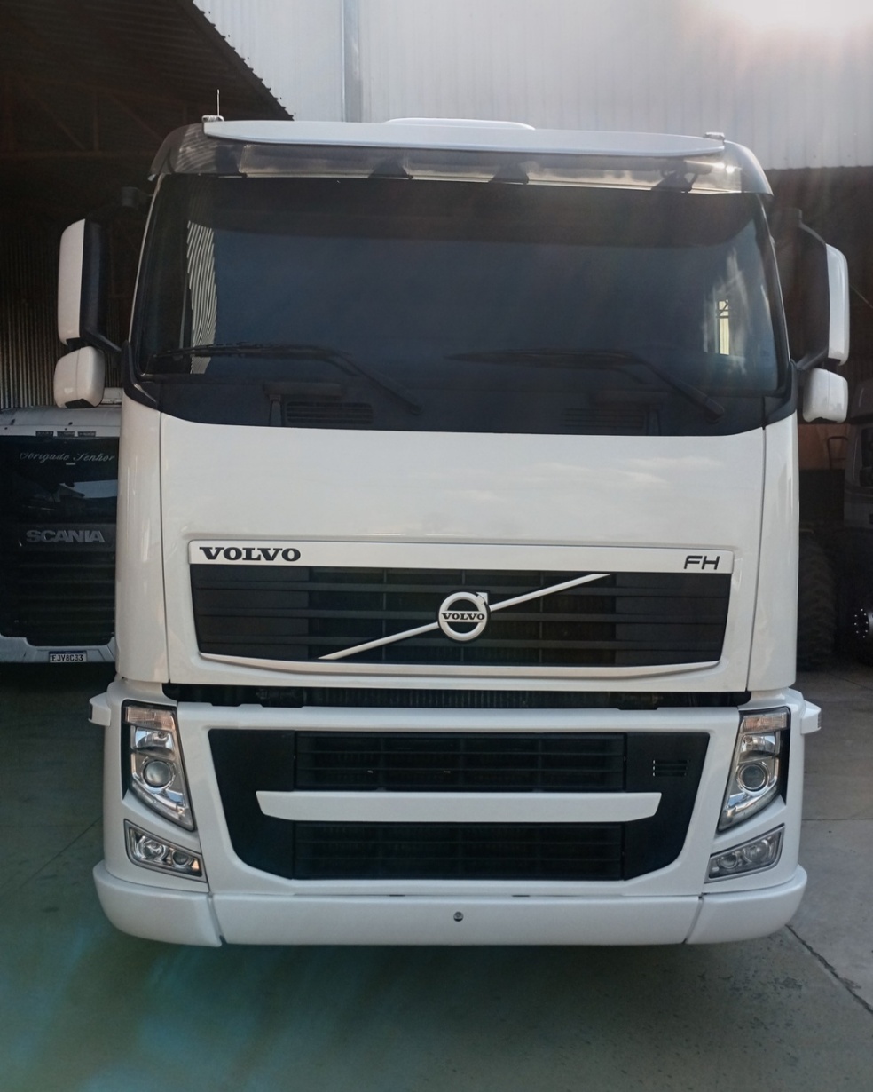 Caminhão Volvo FH 440 ano 2010