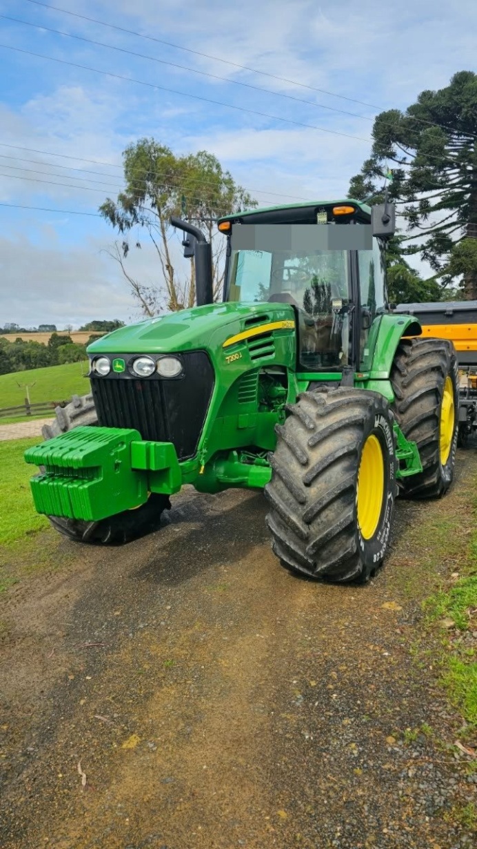 Trator John Deere 7715 ano 2010