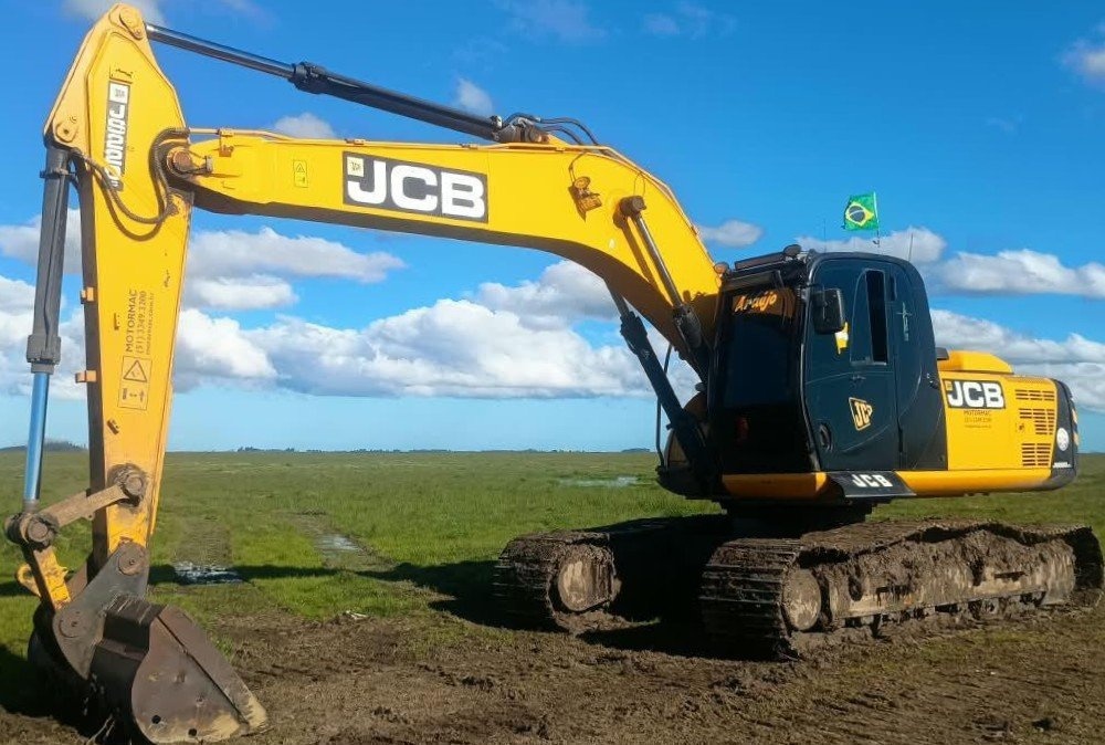 Escavadeira JCB JS220 ano 2021