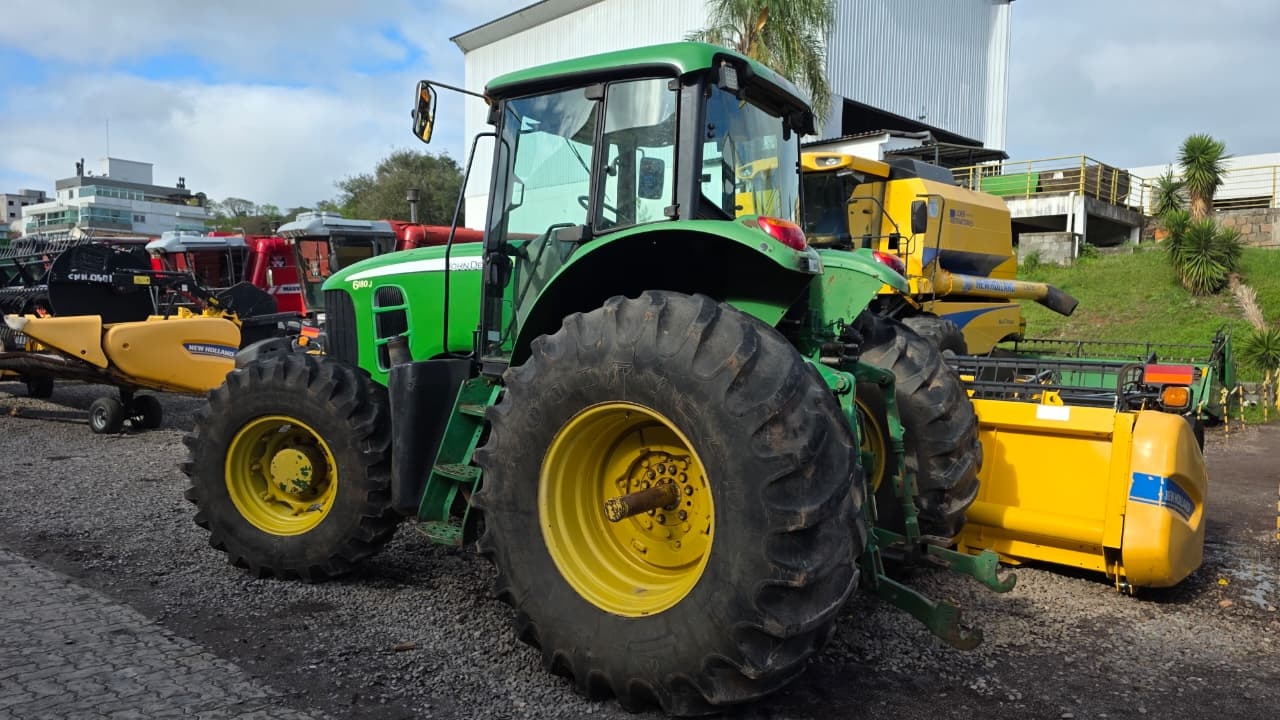 Trator John Deere 6180 ano 2014