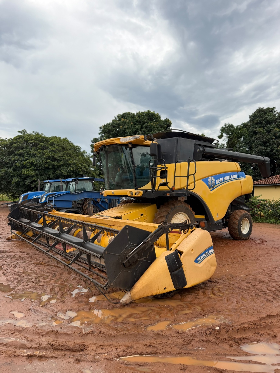 Colheitadeira New Holland CR 6080 ano 2016