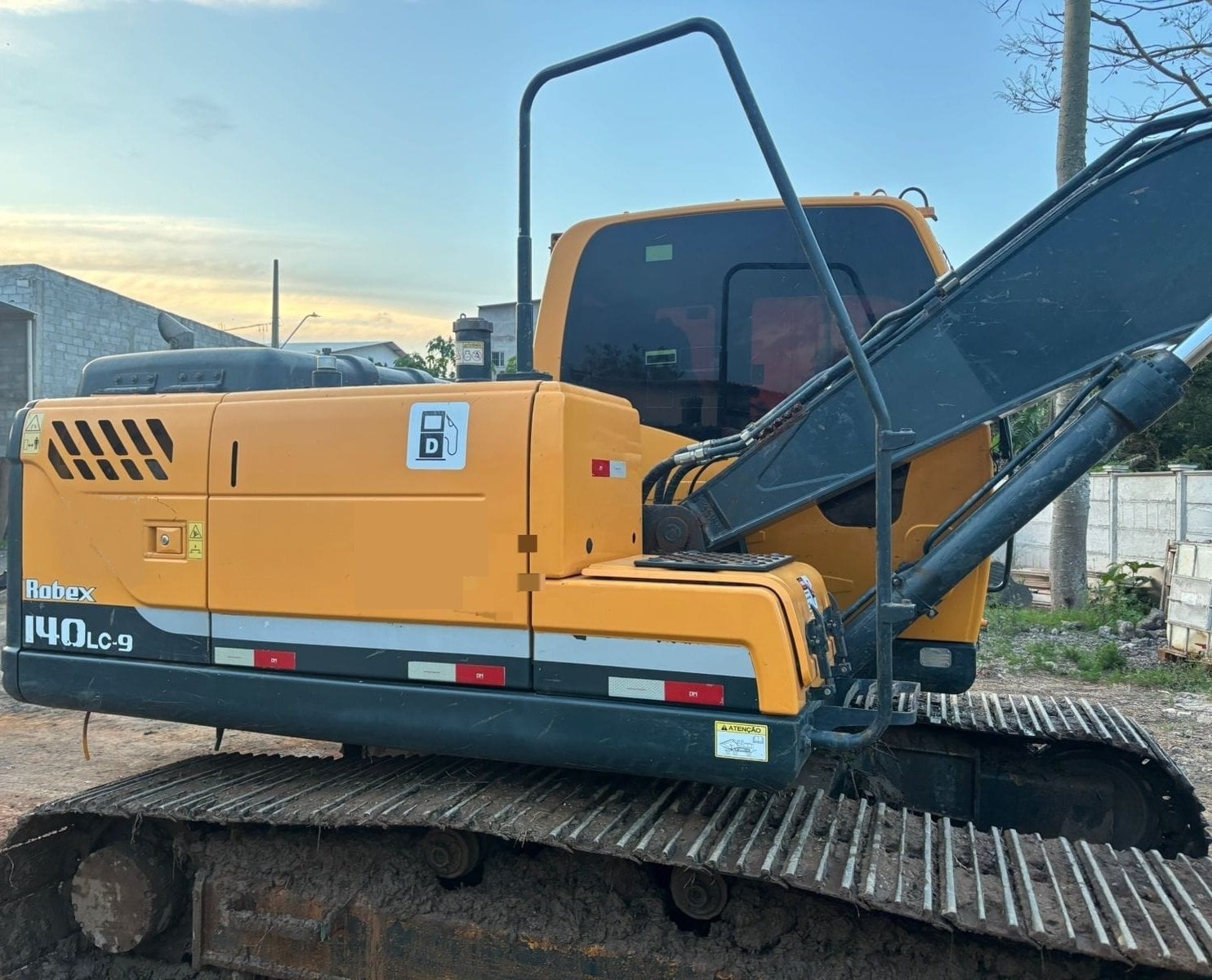 Escavadeira Hyundai R140LC-9 ano 2022