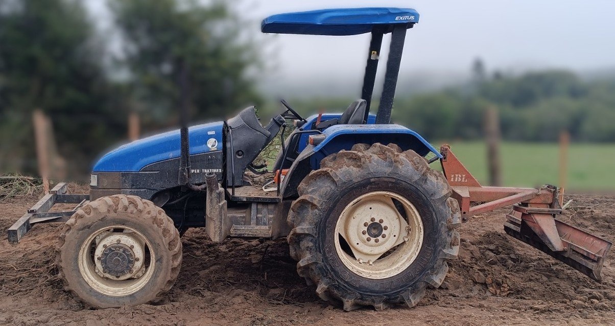 Trator New Holland TL 75E ano 2012