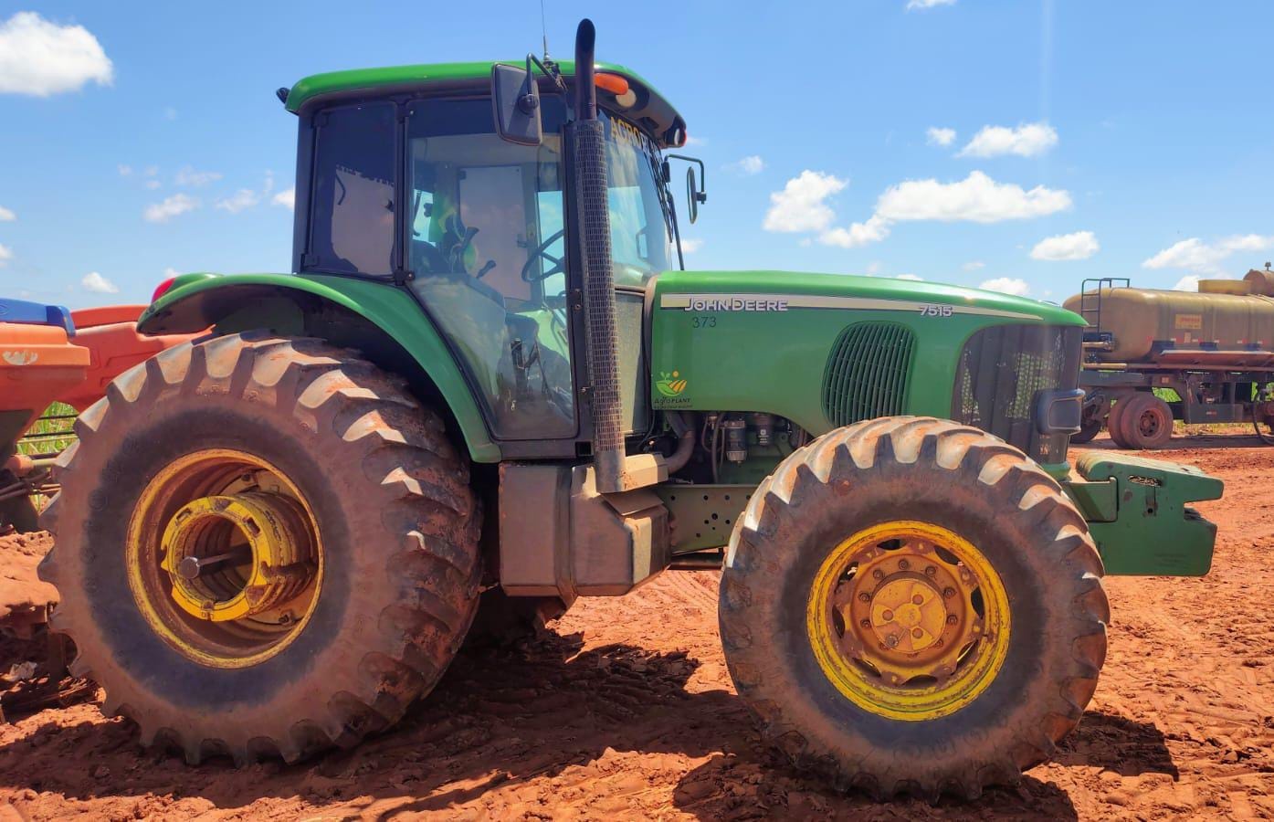 Trator John Deere 7515 ano 2005