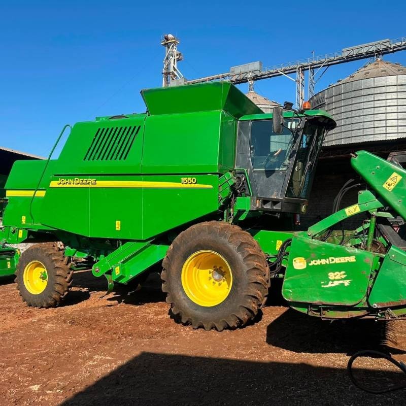 Colheitadeira John Deere 1550 ano 2003
