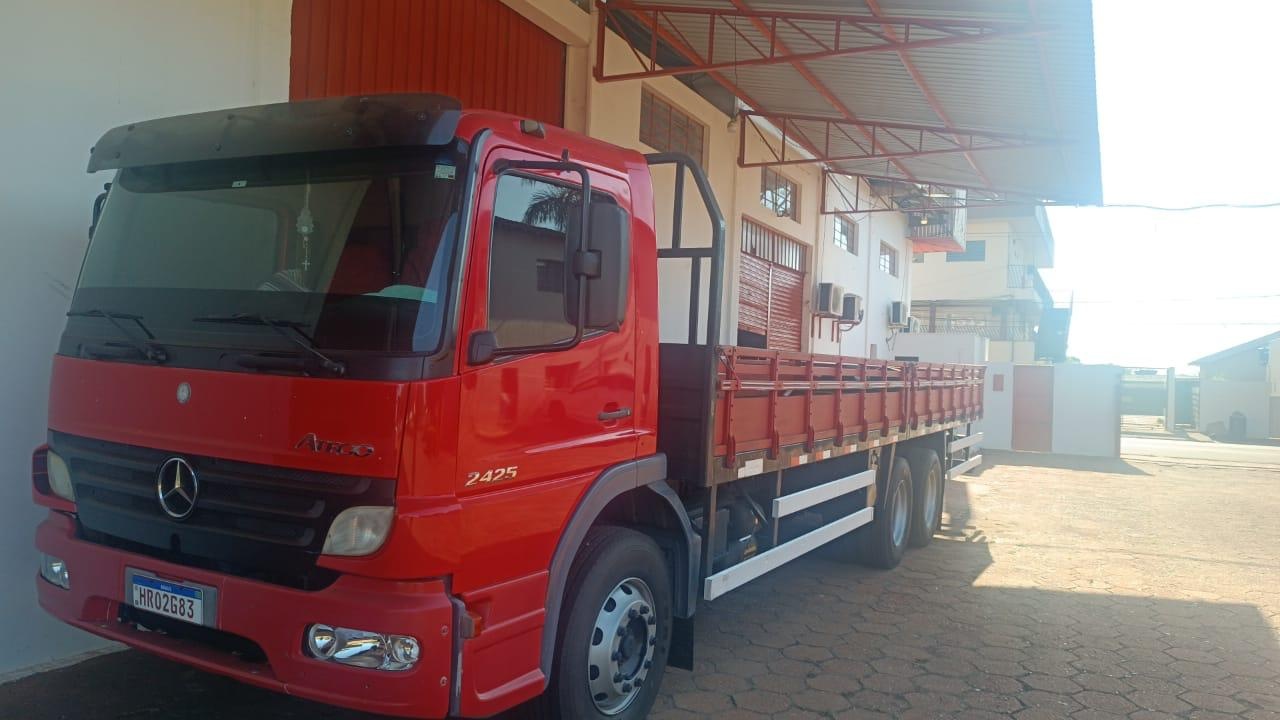 Caminhão Mercedes Benz ATEGO 2425 6x2 ano 2012