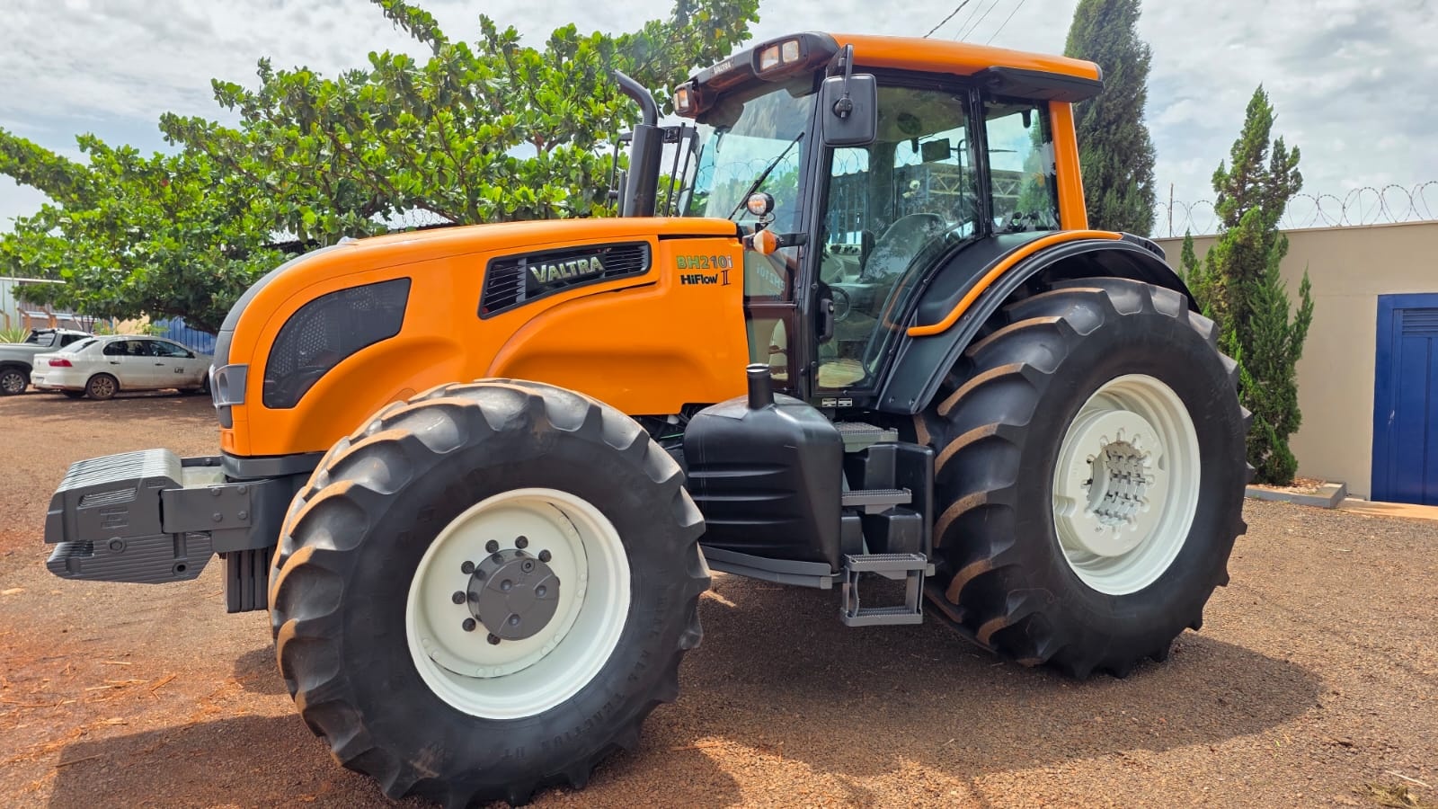 Trator Valtra BH 210i ano 2017