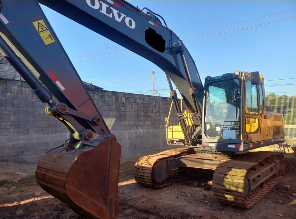 Escavadeira Volvo EC200D ano 2021