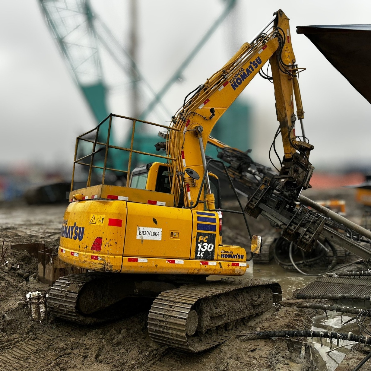 Escavadeira Komatsu PC130 ano 2023