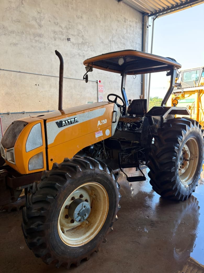 Trator Valtra A 750  ano 2010