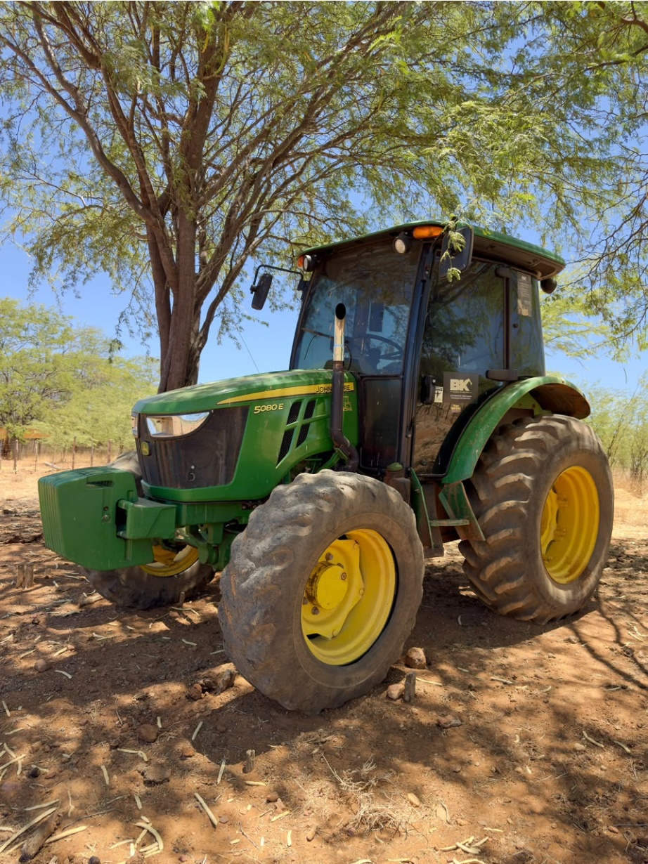 Trator John Deere 5080E ano 2021