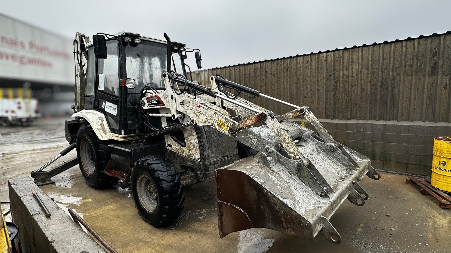 Retroescavadeira Bobcat B760 ano 2023