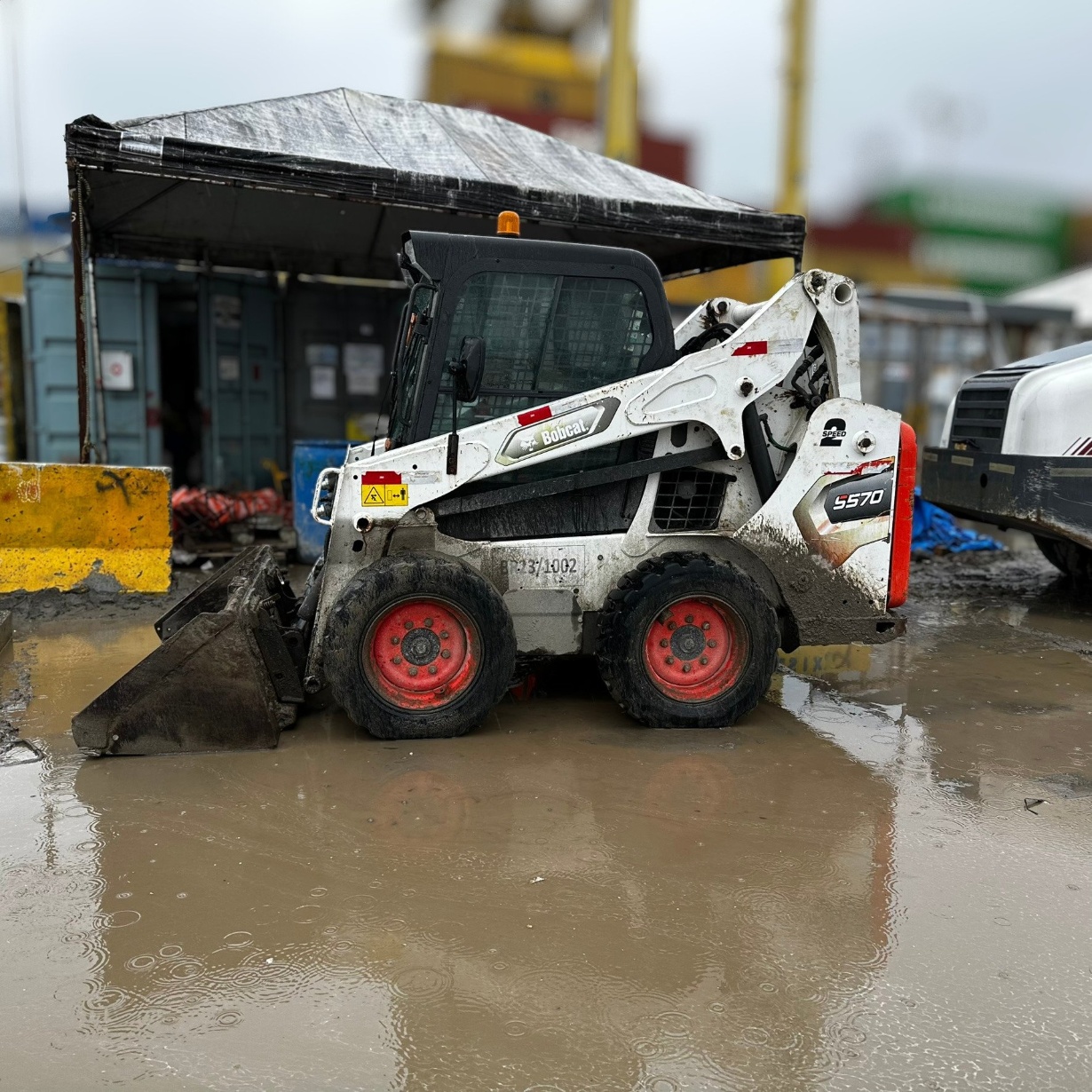 Mini Carregadeira Bobcat S570 ano 2023