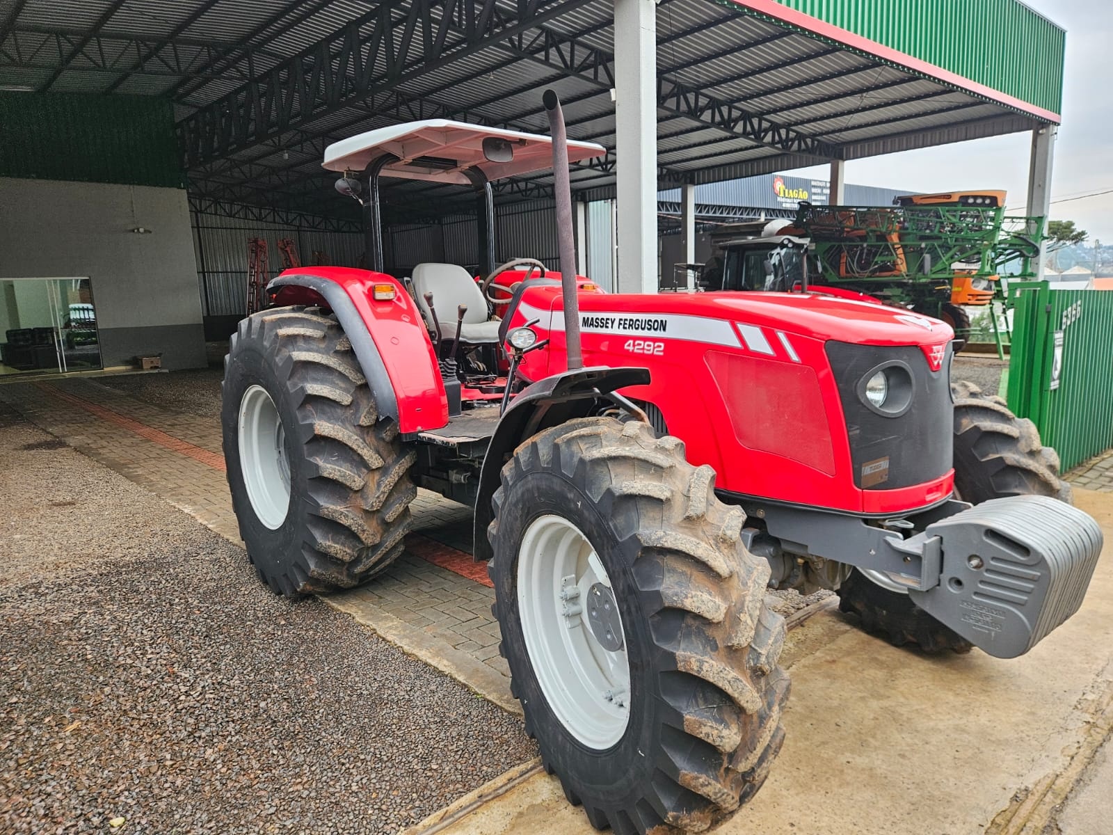 Trator Massey Ferguson MF 4292 ano 2013