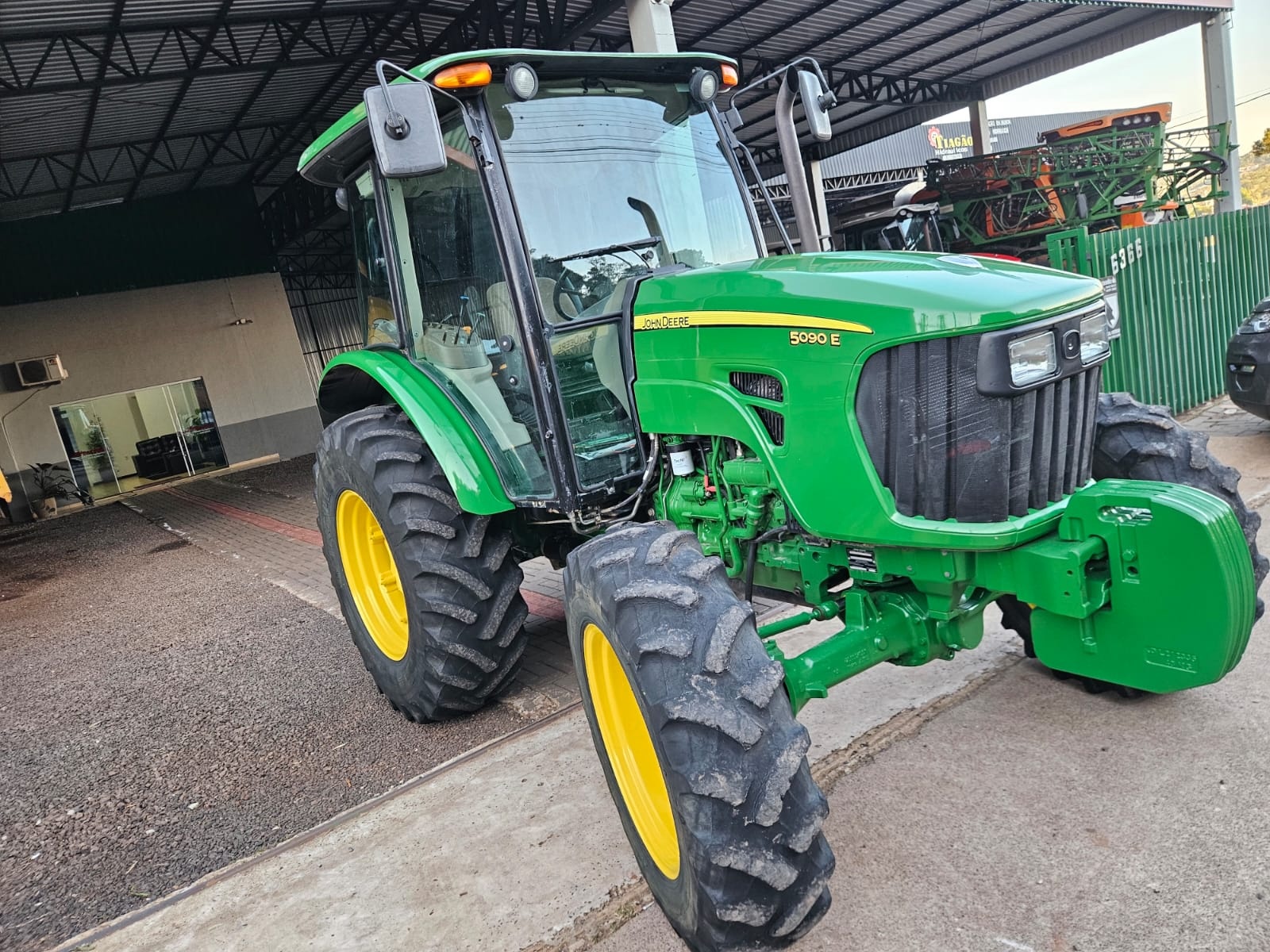 Trator John Deere 5090E ano 2017