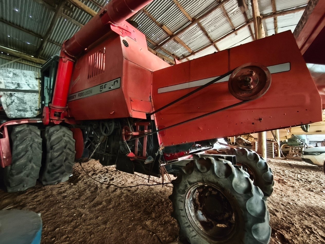 Colheitadeira Massey Ferguson MF 5650 ano 2004