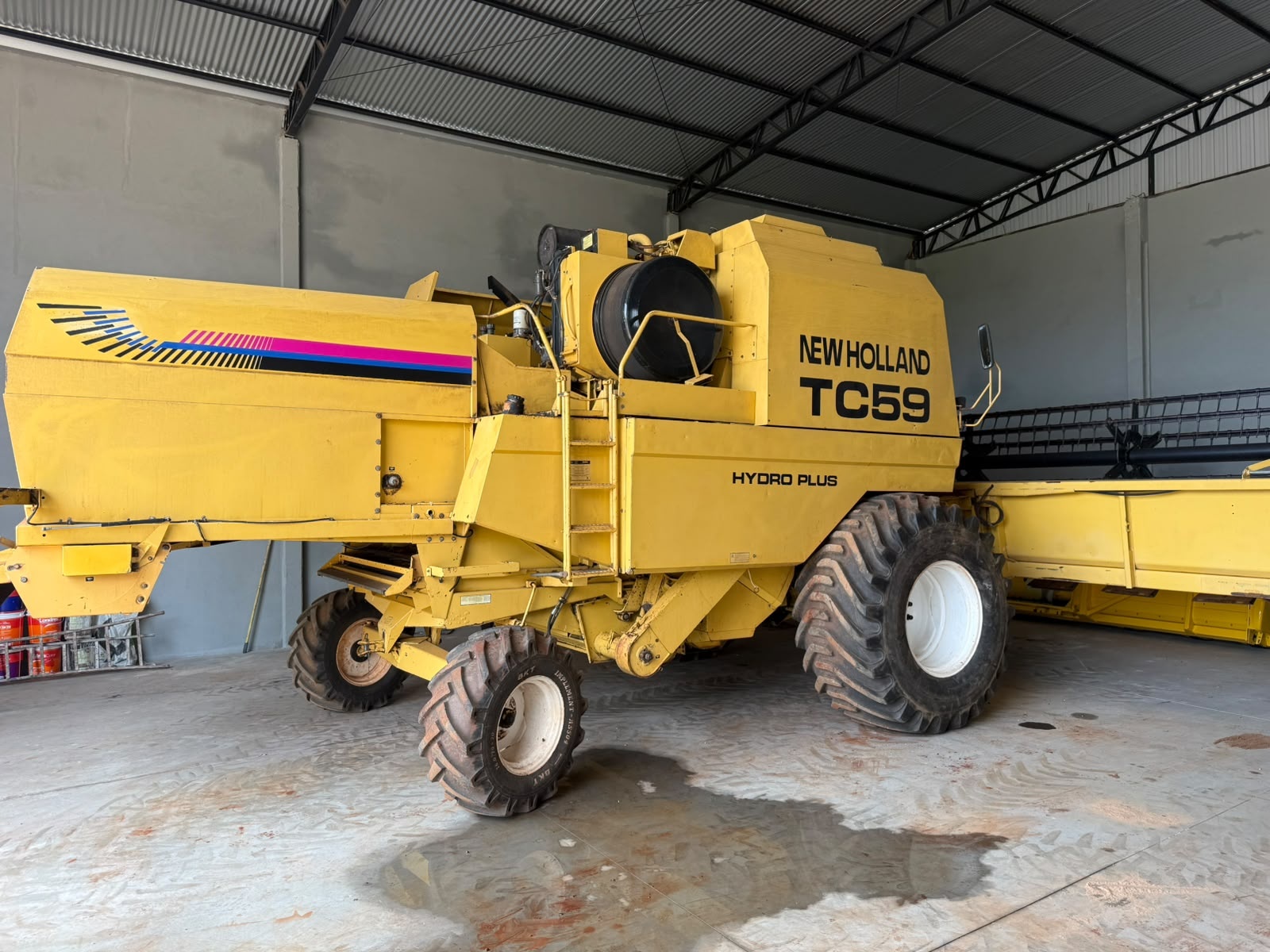Colheitadeira New Holland TC 59 ano 2000
