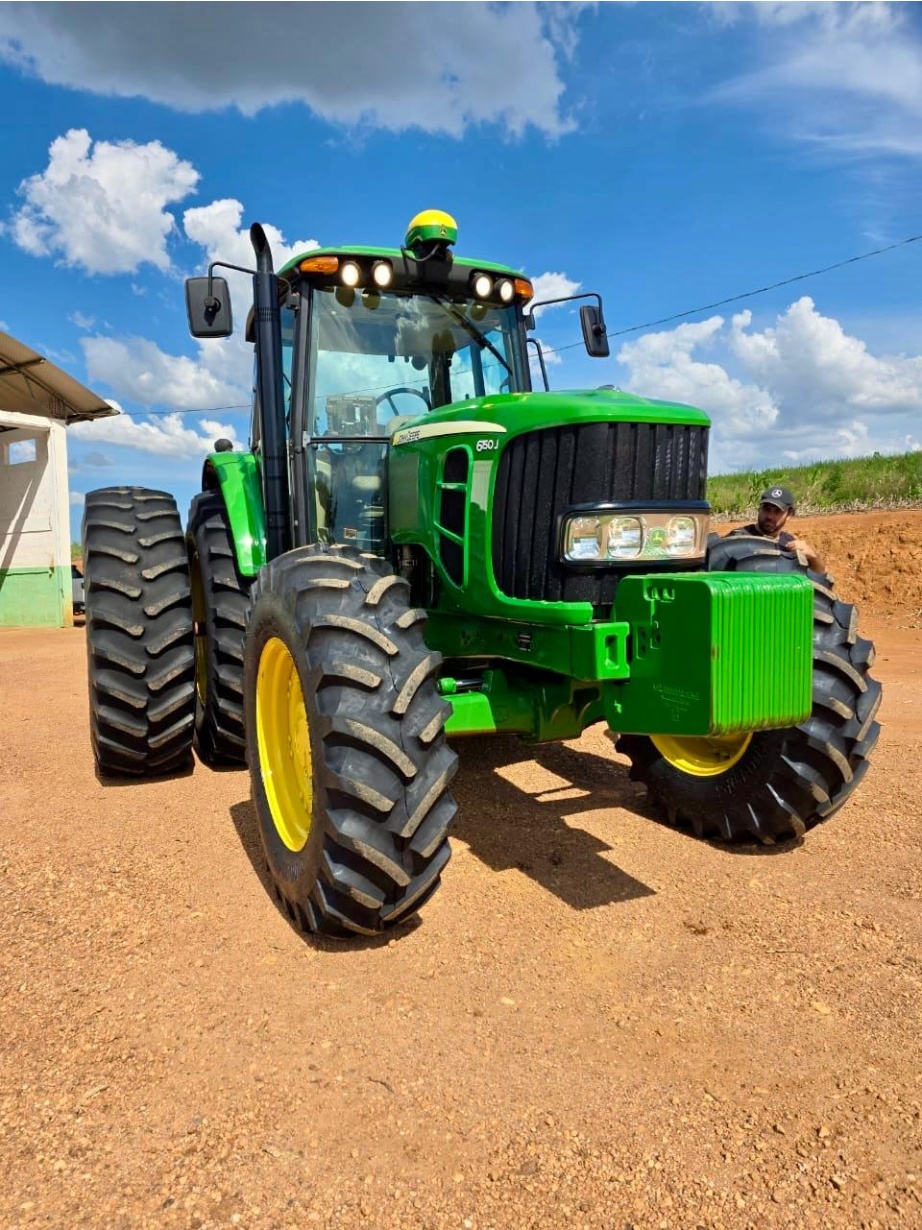 Trator John Deere 6150J ano 2020