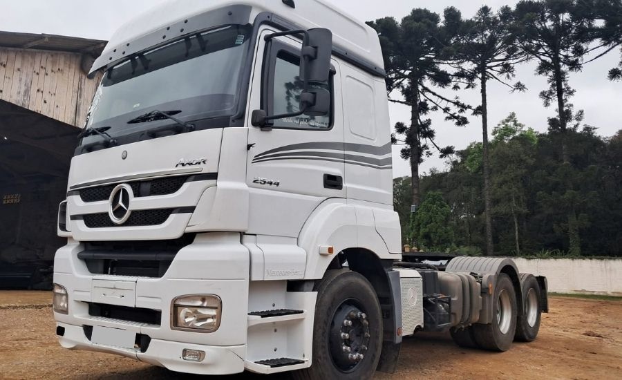 Caminhão Mercedes Benz 2544 6X2 ano 2019