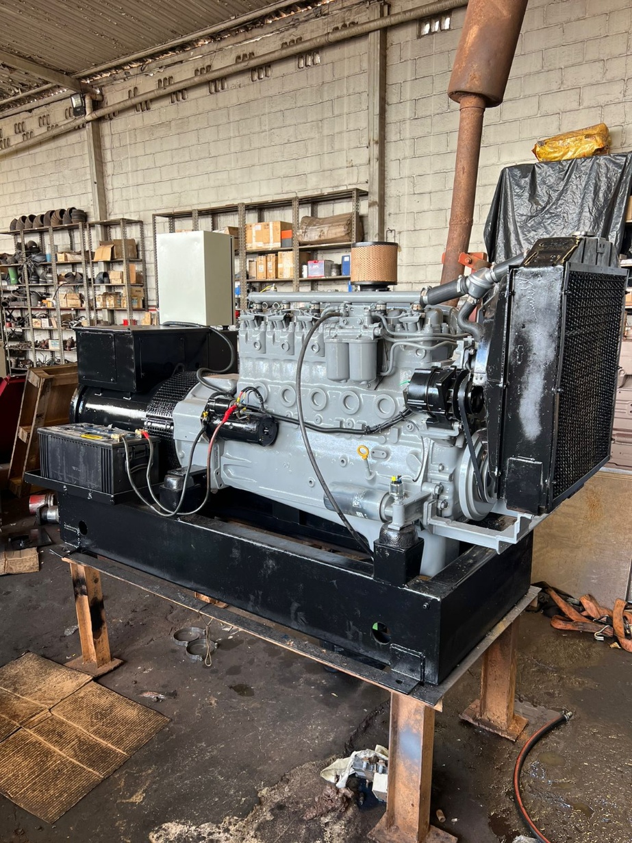 Gerador de Energia Genérica 55  kVA ano 2003
