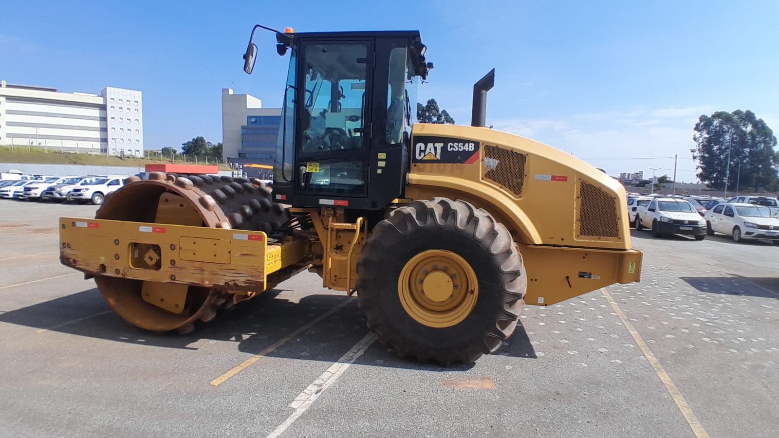 Rolo Compactador Caterpillar CS54B ano 2021