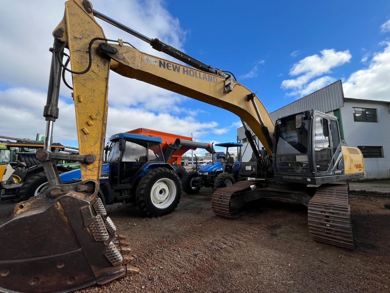 Escavadeira New Holland E215C EVO ano 2021