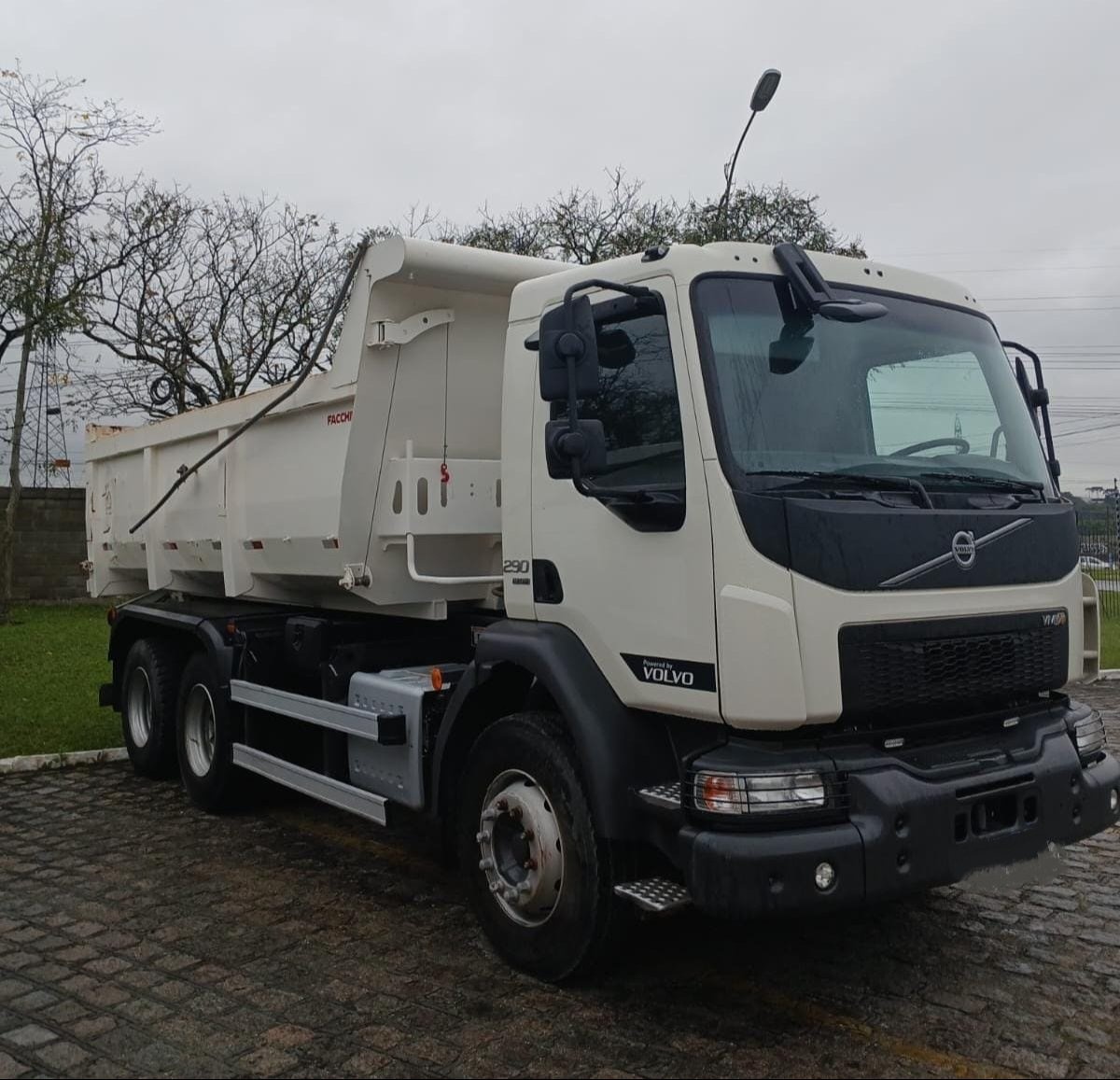 Caminhão Volvo VMX 290 ano 2025