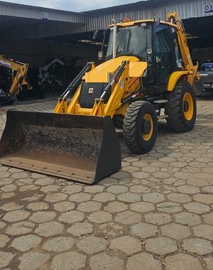 Retroescavadeira JCB 3CX ano 2021