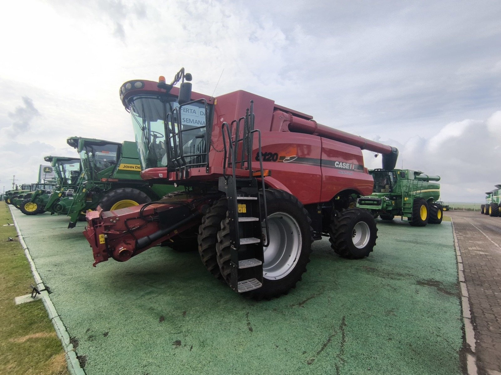 Colheitadeira Case Axial-Flow 8120 ano 2011